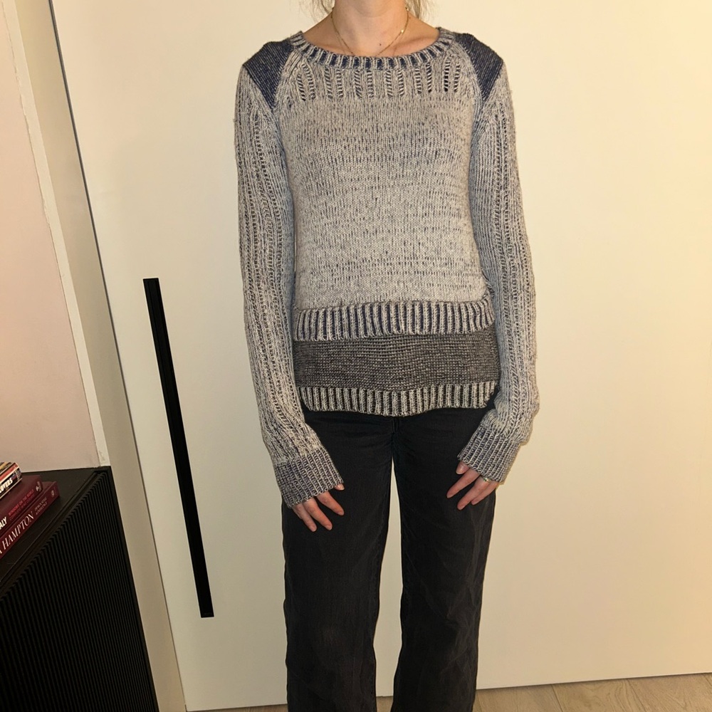 Women's Blue and Gray Sweater - Crew Neck